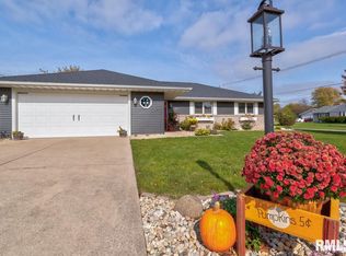 211 Harris Rd, East Peoria, IL 61611