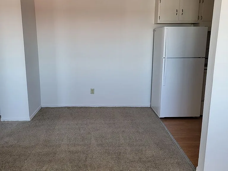 Yorktowne Apartments — Photo 4