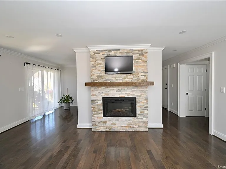 31 Carriage Dr #31 — Photo 5