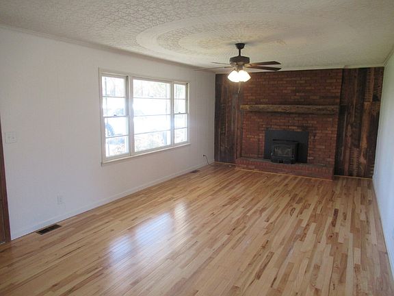 4th image of 1330 Davis Rd