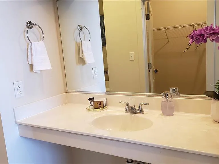 1333 W Broad St #504 — Photo 12
