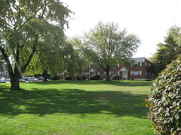 Aston Pointe — Photo 23