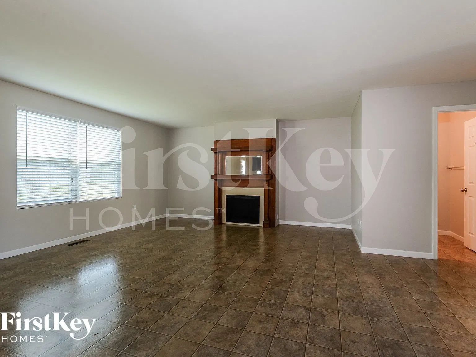 4 bed, 2.0 bath, 2280 sqft, $2,940 — Photo 2