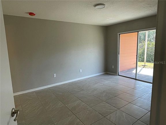 5th image of 8702 Knightsbridge Ct APT B