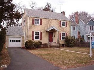 15 Ridgewood Rd, Norwalk, CT 06853