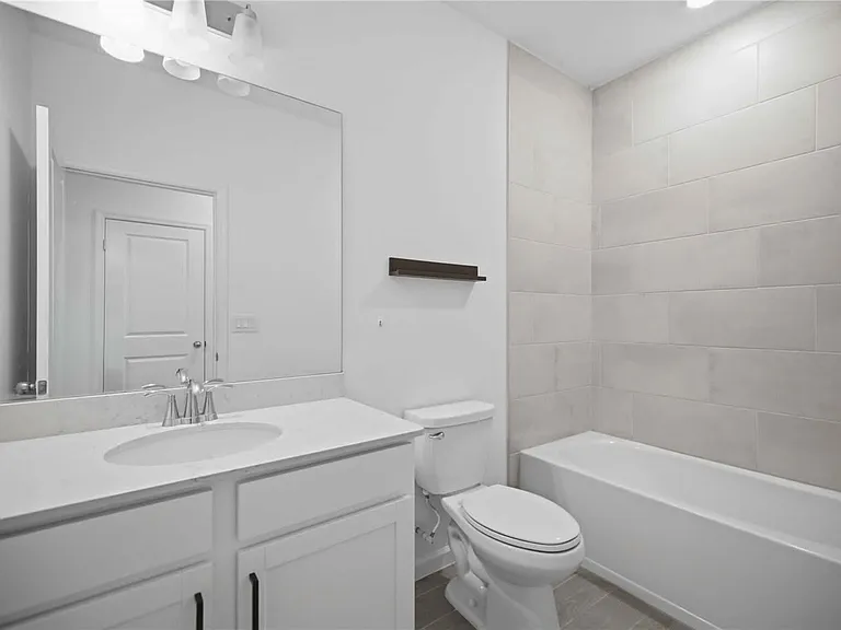 3492 NE 38th St — Photo 10