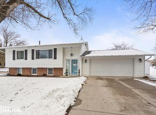 1401 4th St, Eldora, IA 50627