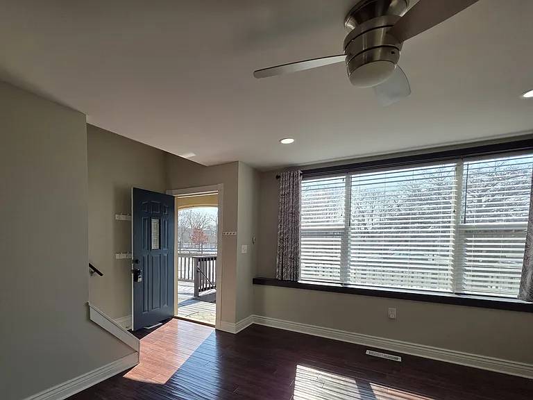 116 E 27th St — Photo 5