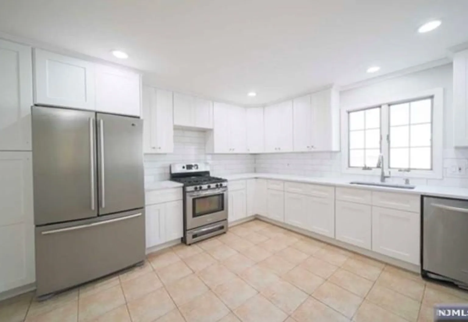 3 bed, 2000 sqft, $3,800 — Photo 3