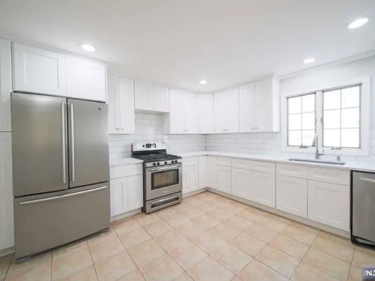 830 Elizabeth St #2 — Photo 3
