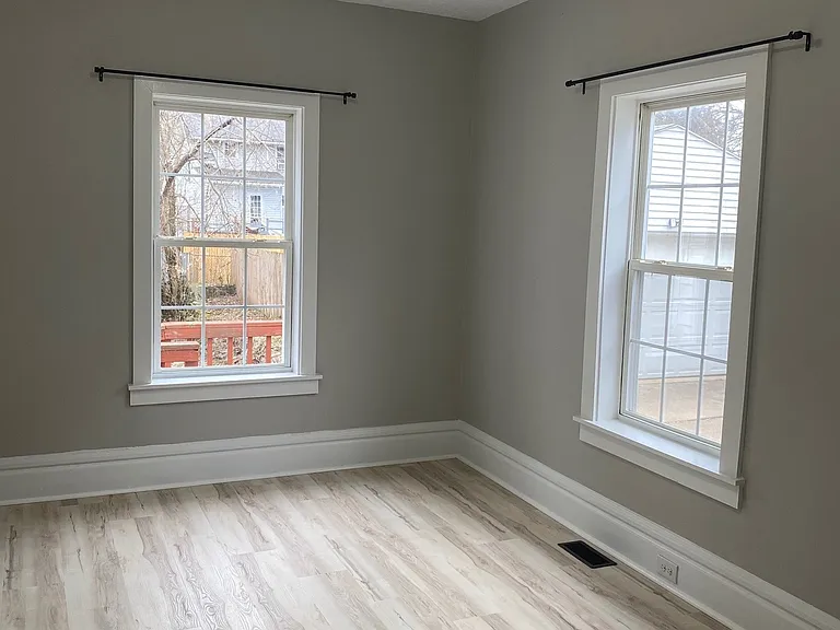 1010 Sawyer Ave — Photo 11