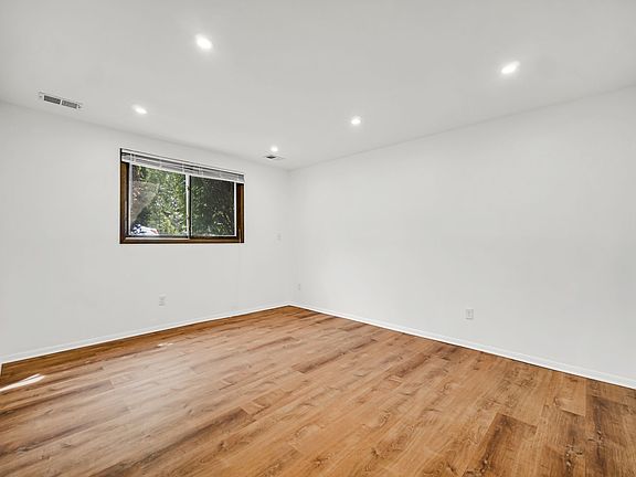 5th image of 323 W Walnut St APT 4