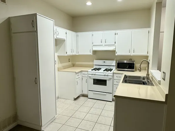 7115 Woodlake Ave, West Hills, CA