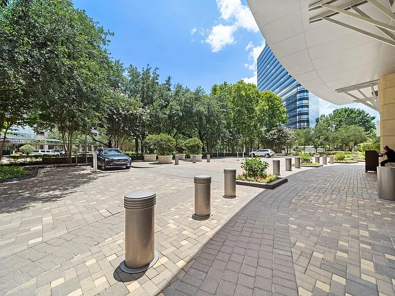 1901 Post Oak Blvd #2504 — Photo 2