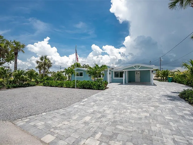 1265 Holiday Dr — Photo 41