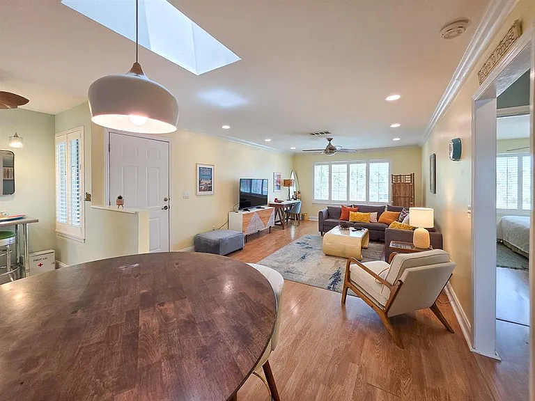 209 S 4th St #C — Photo 10