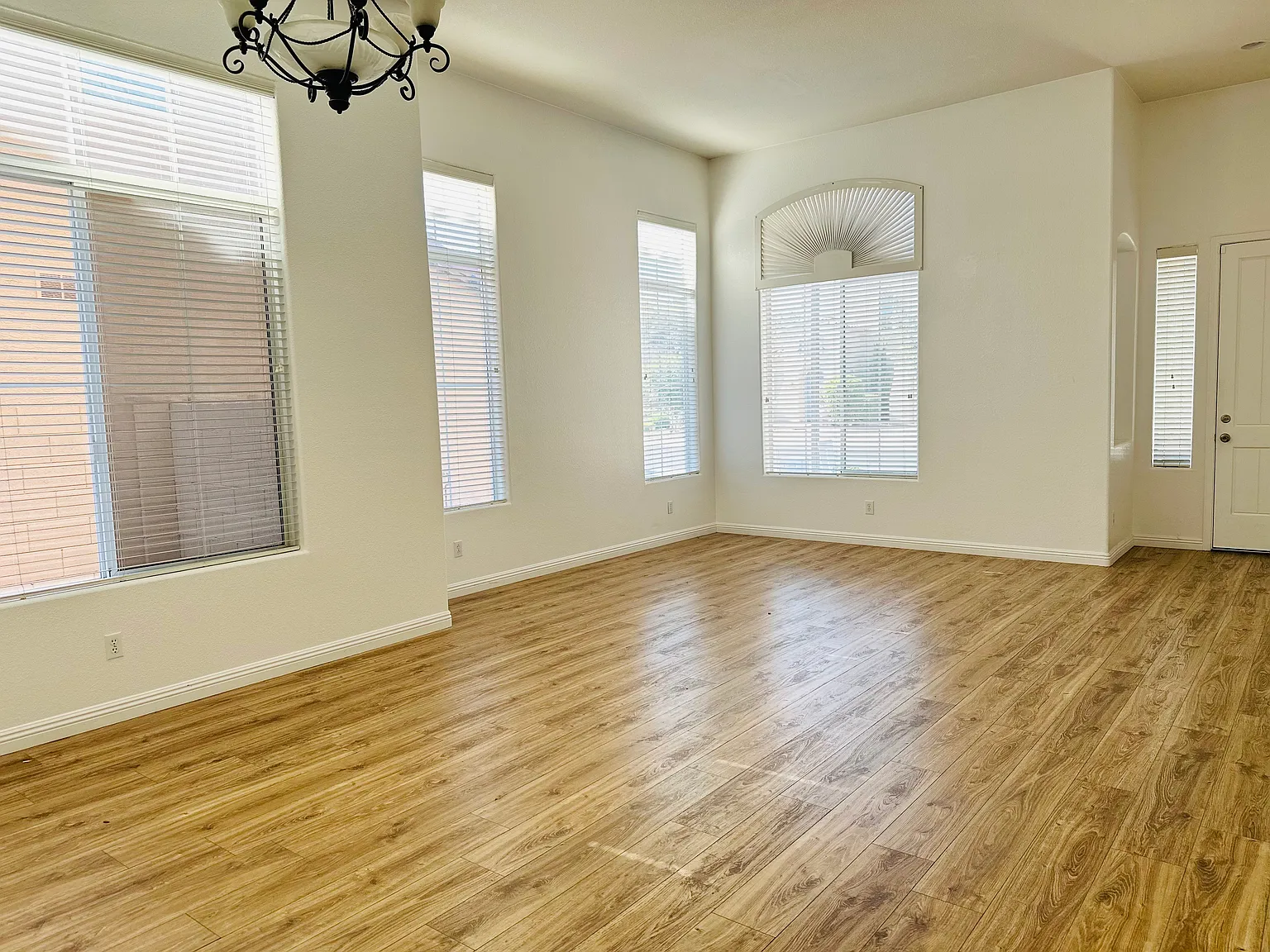 1177 W Laredo Ave — Photo 4