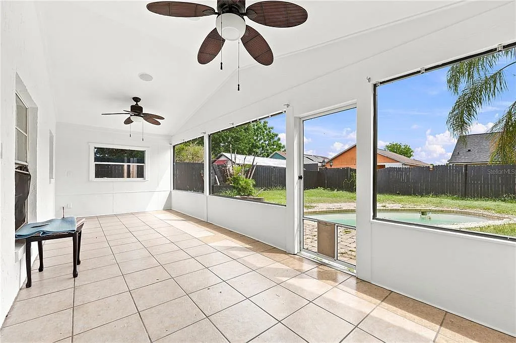 3 bed, 2.0 bath, 1395 sqft, $2,500 — Photo 3