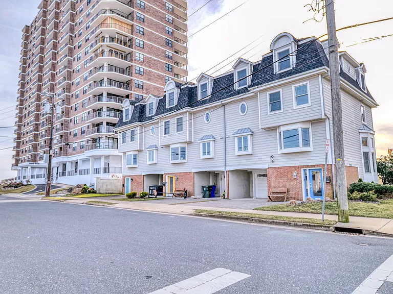 9100 Atlantic Ave #1 — Photo 42