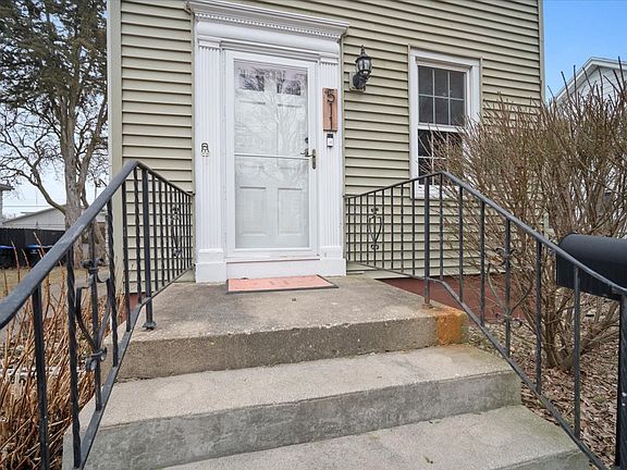 3rd image of 511 E Chestnut St