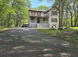 1123 Cranberry Dr, Bushkill, PA 18324