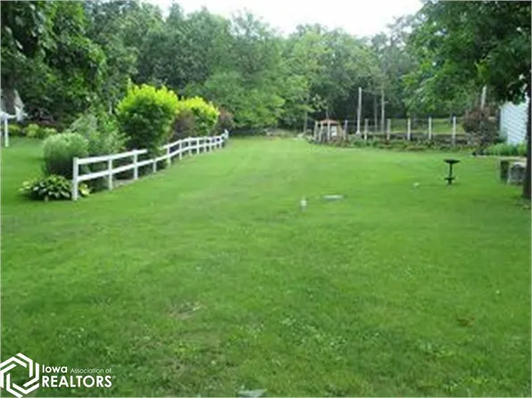220 Hillcrest Rdg, Montezuma, IA 50171
