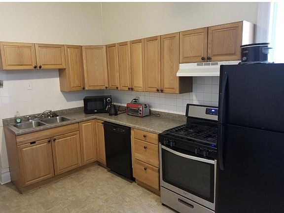 4th image of 3246 N Southport Ave #1