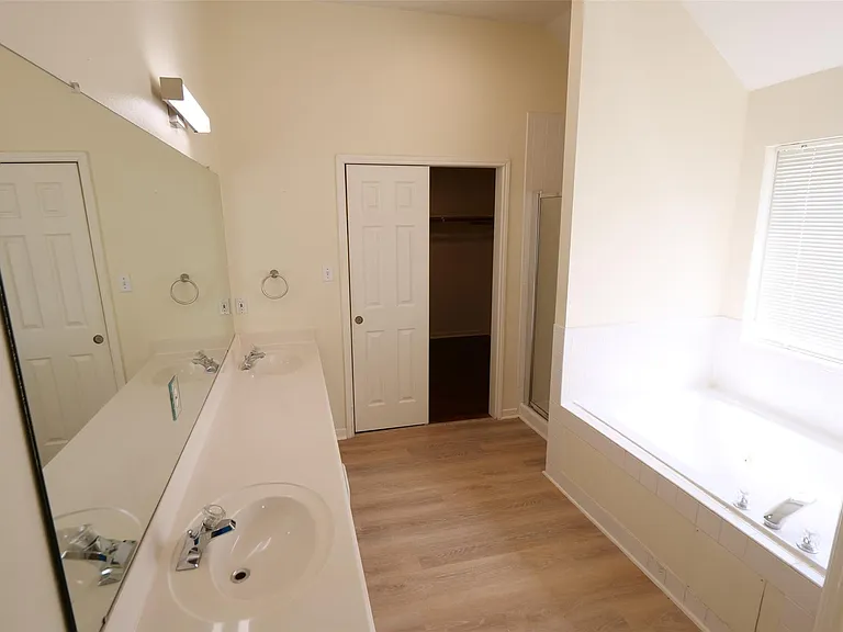 23822 Hopewell Dr — Photo 23