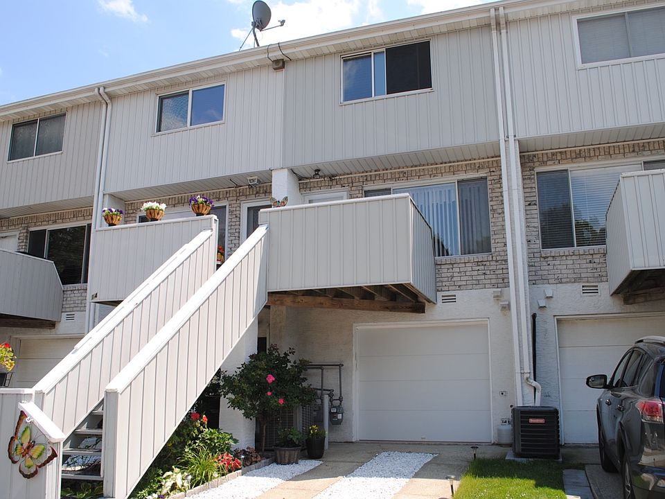1st image of 18 Sea Breeze Ln