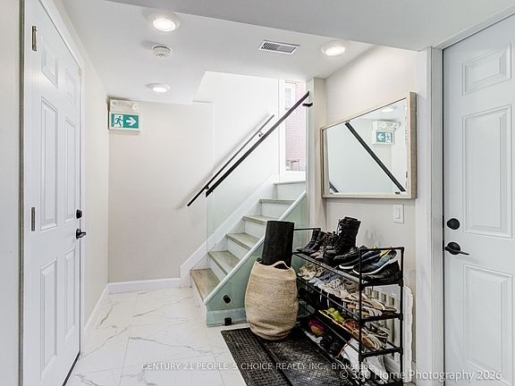 4th image of 37 Bentworth Ave