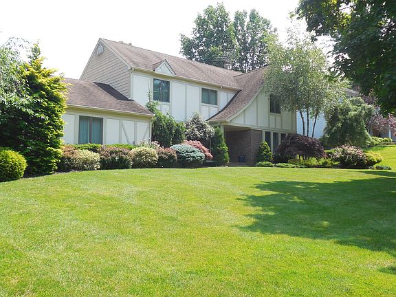 2nd image of 7 Packard Dr