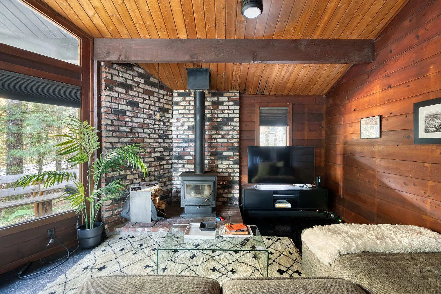 2 bed, 1.0 bath, 1194 sqft, $5,431 — Photo 3
