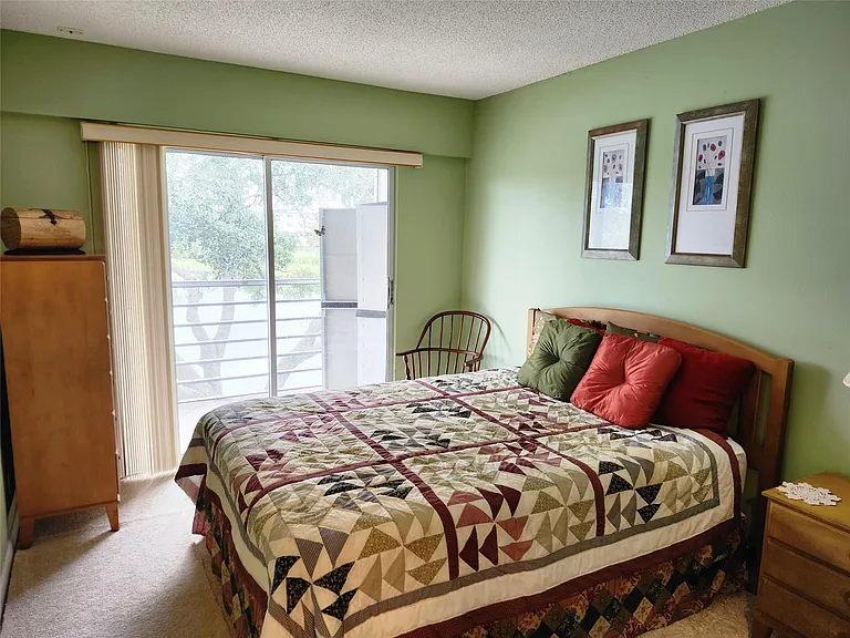 74 Preston E — Photo 17