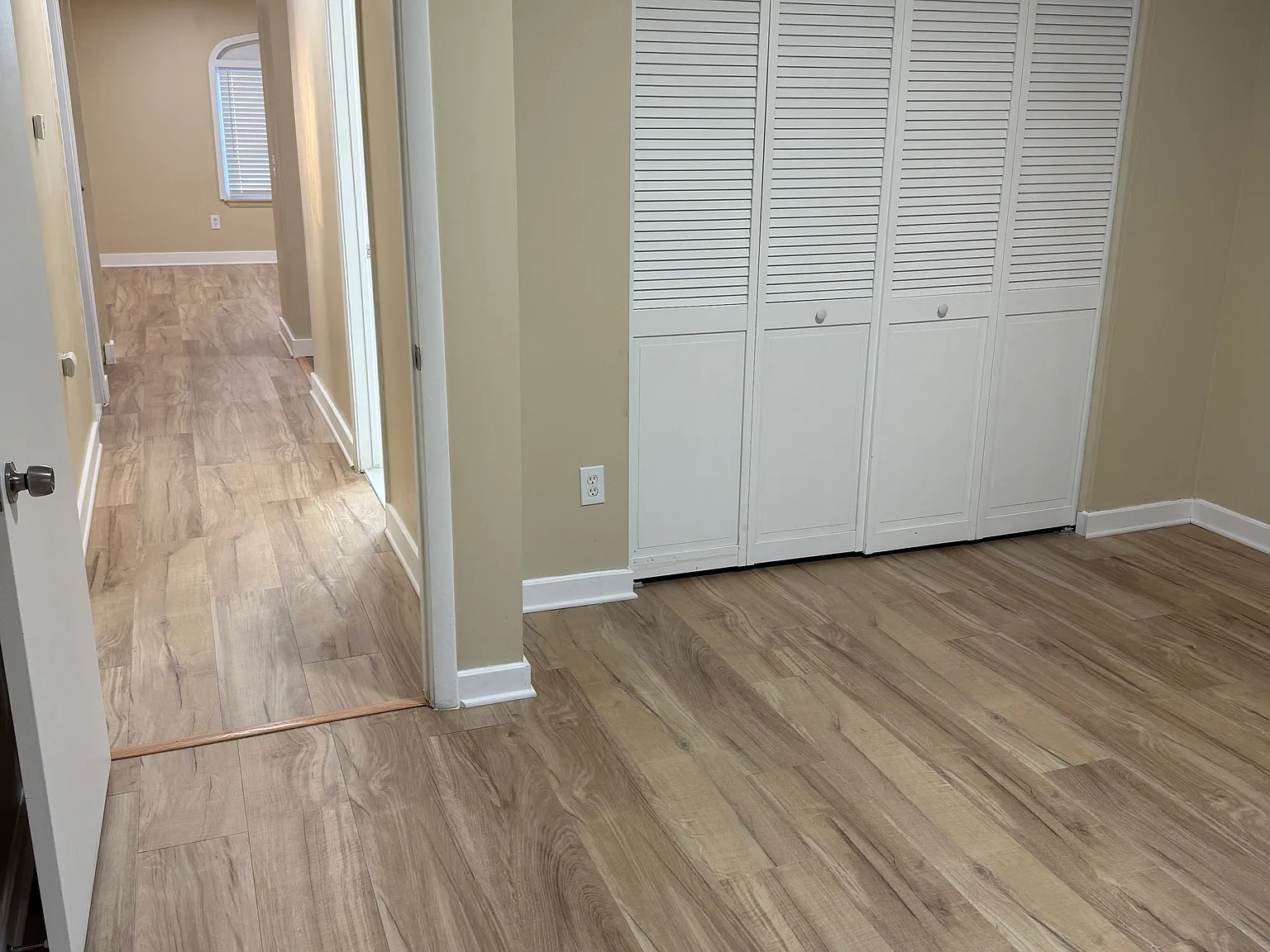 2 bed, 950 sqft, $1,300 — Photo 2