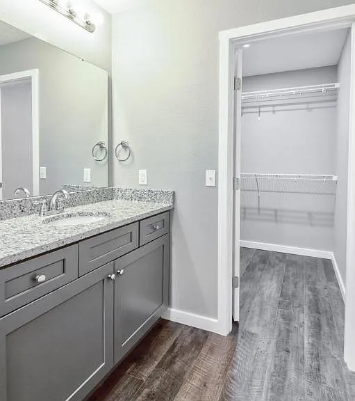 2951 E University St — Photo 9