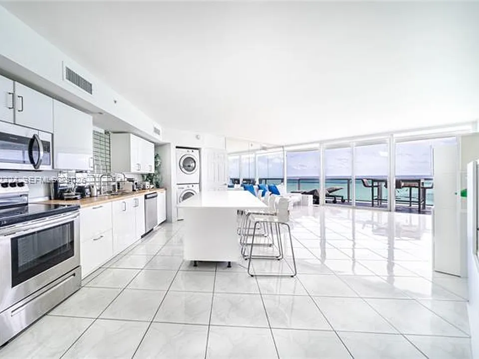6301 Collins Avenue Cu #2802