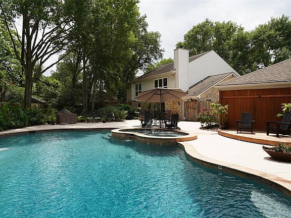 3rd image of 15902 Hickory Cove Drive