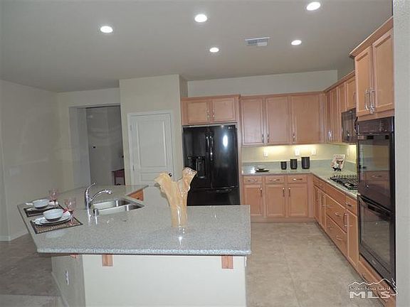 Large, conveniently located kitchen...Double ovens, gas cooktop, LG refrigerator/freezer