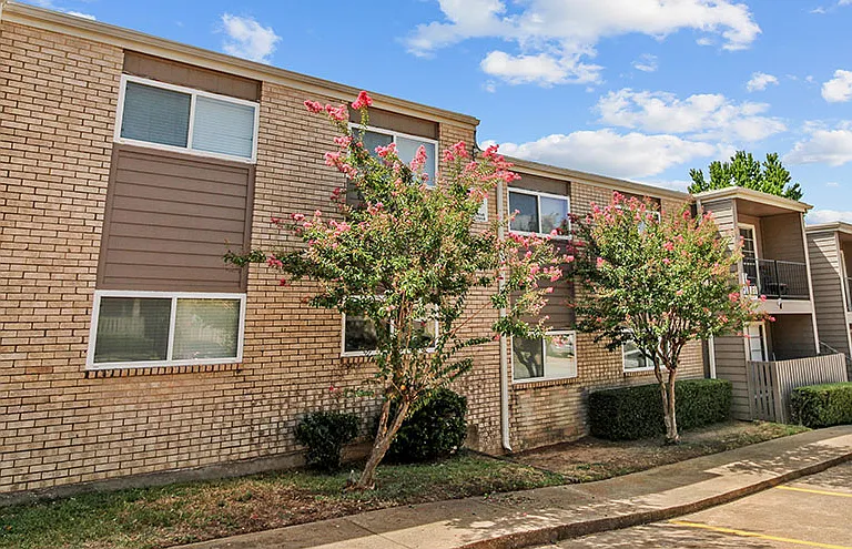 Granada Apartment Homes — Photo 38