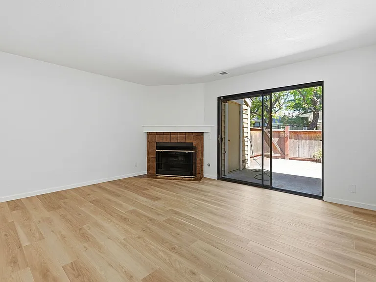 721 Center Ave — Photo 8