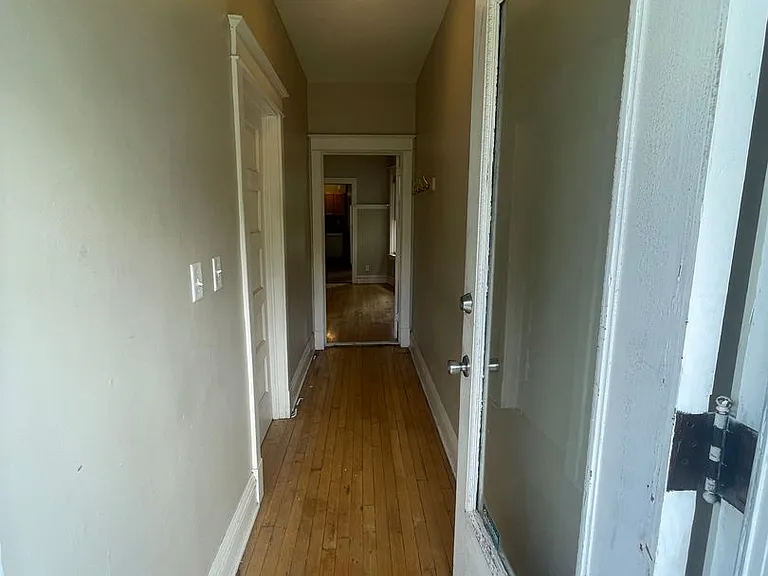 2214 W 3rd St — Photo 8