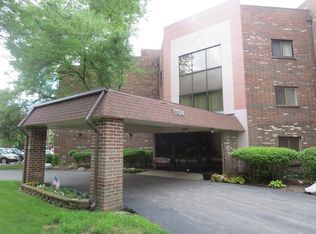 1104 Castilian Ct #E208, Glenview, IL 60025