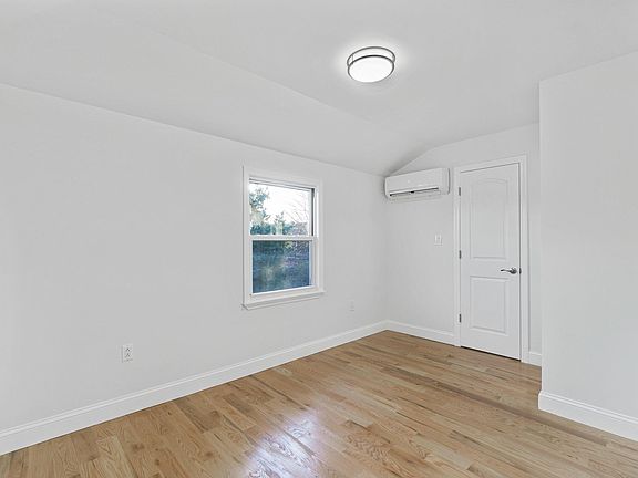 4th image of 4186 E Tremont Ave #D