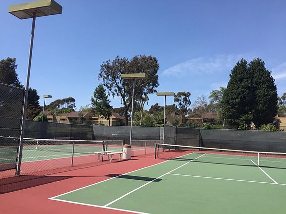 Very well kept 2 tennis courts