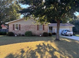 719 Meadowridge Dr, Warner Robins, GA 31093