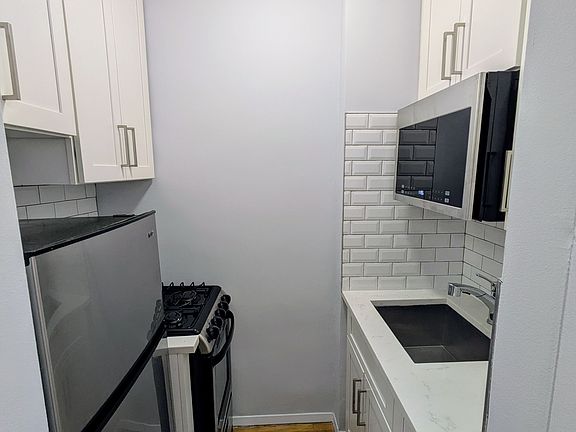 2nd image of 523 E 78th St APT 3G