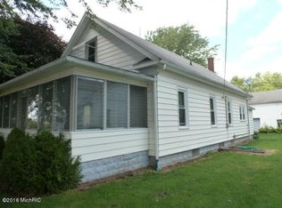 1407 W Glendora Rd, Buchanan, MI 49107