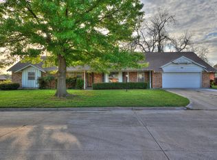 902 NW 41st St, Lawton, OK 73505