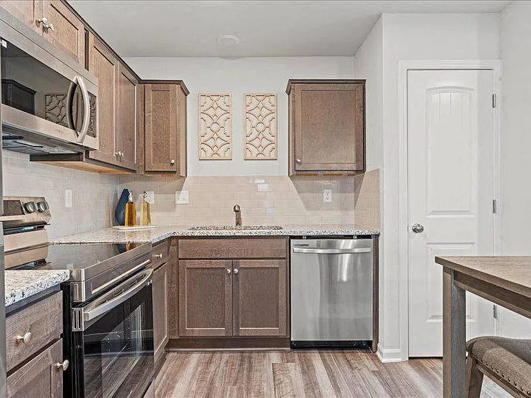 Oak Woods Townhomes — Photo 12