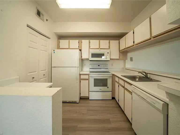 6400 Aragon Way #303 — Photo 8
